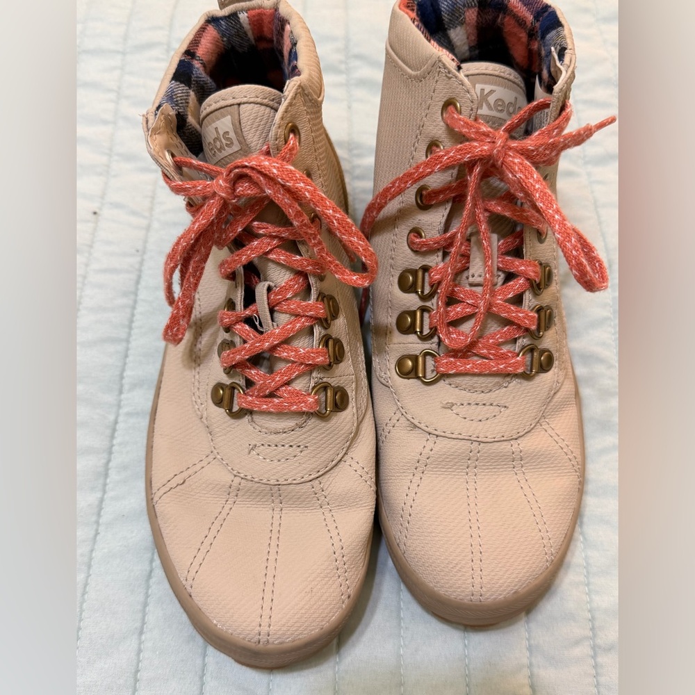 Keds Women's Beige Sneakers with Coral Laces